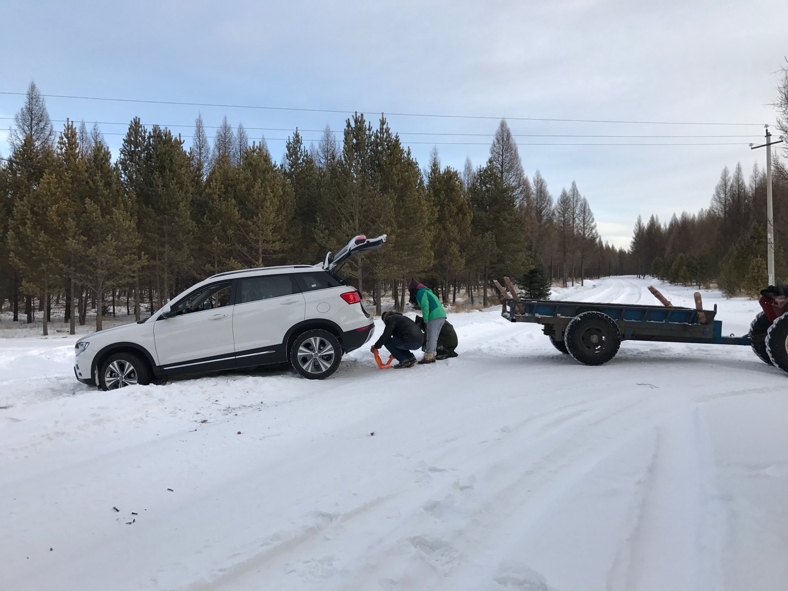 新手雪地开车注意事项_新手雪地开车技巧_雪地应该怎么开车