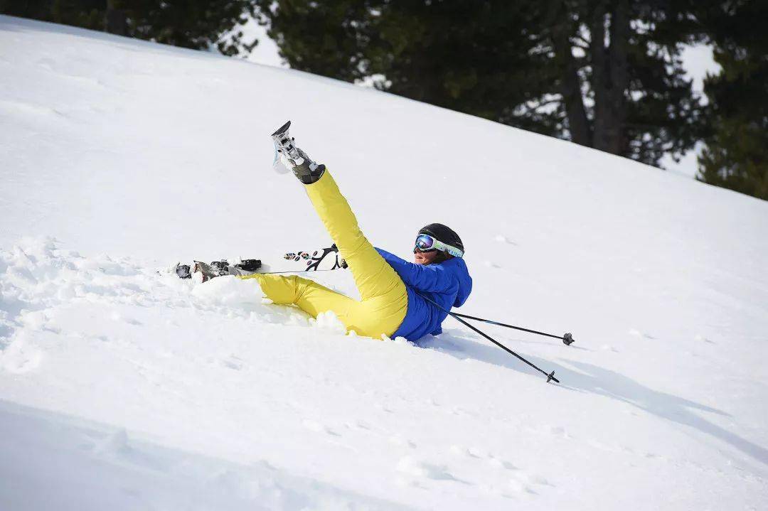 苹果手机 滑雪游戏_滑雪苹果手机游戏怎么玩_苹果手机滑雪游戏叫什么名字