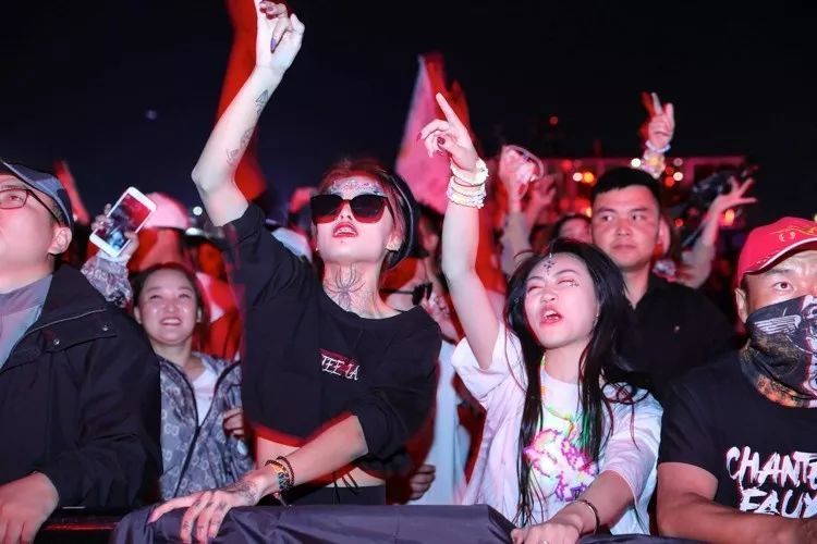 手机连电视玩什么游戏好_电视玩手机好游戏怎么玩_电视玩手机好游戏有哪些