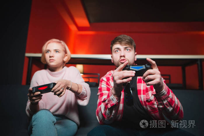 长期玩手机游戏人会变傻吗_人玩手机游戏_玩手机玩游戏