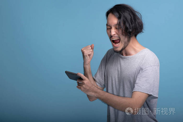 手机里有男人的游戏_男生手机里必有的游戏有哪些_男人手机游戏里有哪些