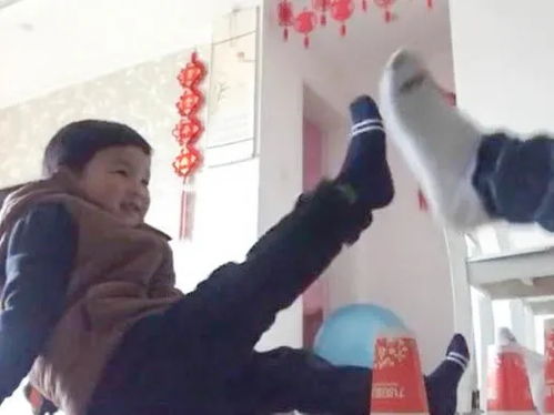 接袋子游戏,一场充满挑战与智慧的亲子互动盛宴